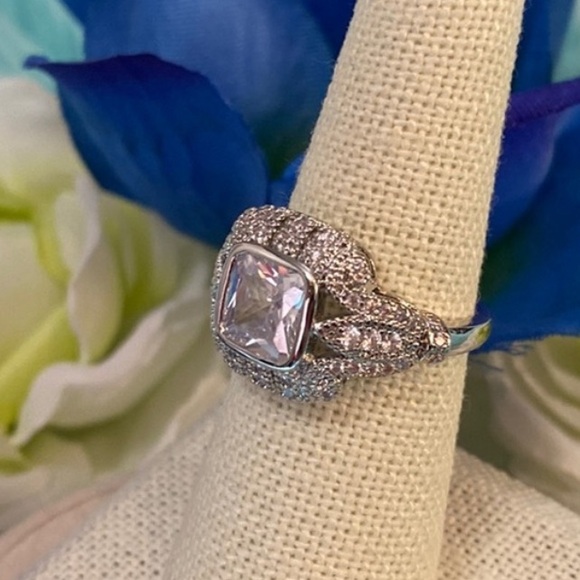 Vintage Lab Created Diamond Gemstone Ring With Beautiful Setting 925 NEW - Picture 4 of 7